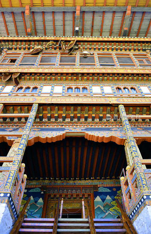 Punakha Dzong华丽的入口和“rabsel”阳台，Punakha，不丹